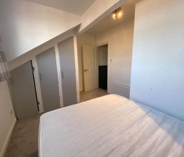 Salisbury View (Room 4), Armley, Leeds - Photo 3