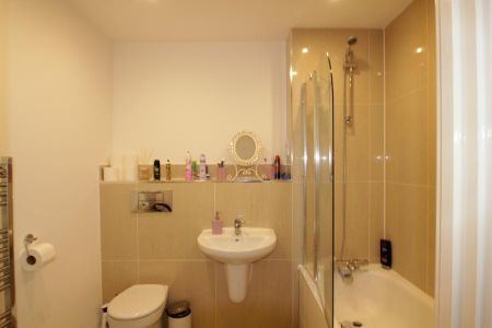 Victory Park Road, Addlestone, Surrey, KT15 - Photo 3