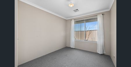 Four-bedroom, two-bathroom family home only a short distance to Holy Cross, Ellen Stirling and Aveley Secondary. - Photo 2