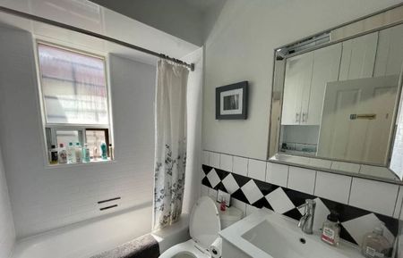 For Lease - 1074 Bloor Street Unit# 2nd, Toronto, Ontario - Photo 4