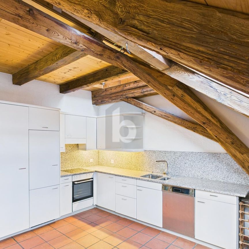 OLD BUILDING CHARM CENTRAL NEAR RAILWAY STATION - Photo 1