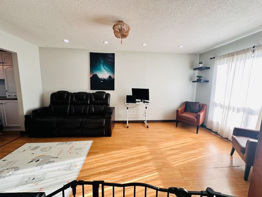 For Lease - 611 Galahad Drive Unit# #33, Oshawa, Ontario - Photo 1