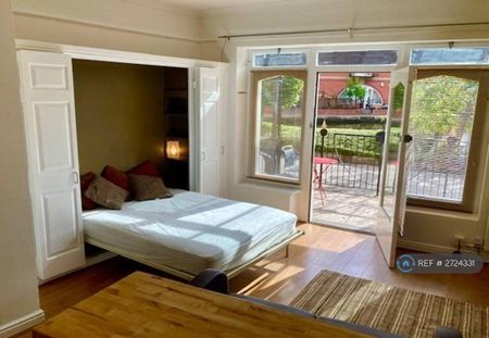 Studio to rent - Photo 2