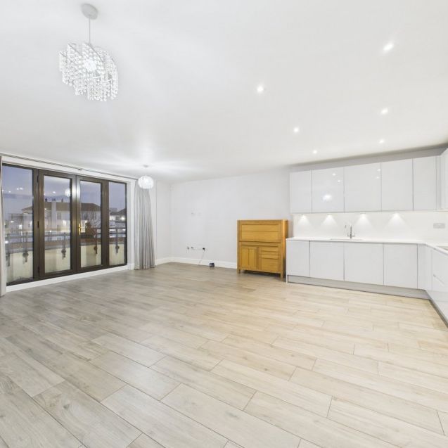 St. Leonards Road, Windsor, Berkshire,SL4 - Photo 1