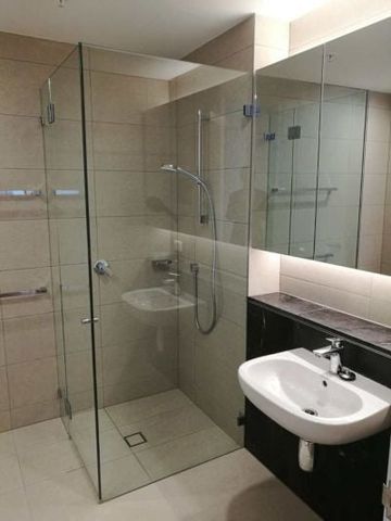 FOR RENT - 2 Bedroom Apartment with Parking - Photo 4