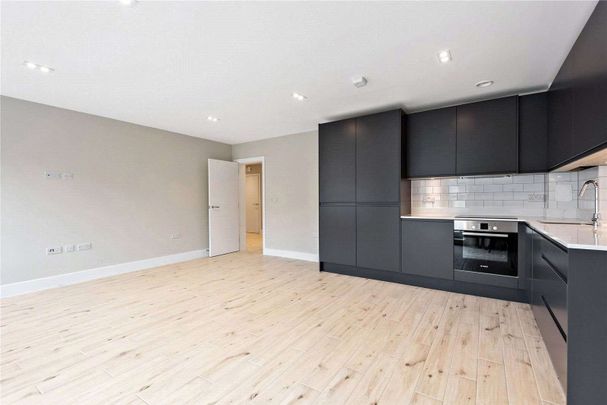 An exceptionally stylish apartment in and ideal Sevenoaks location. - Photo 1