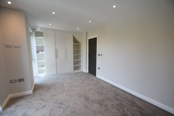 Oak End Way, Gerrards Cross, Buckinghamshire,SL9 - Photo 1