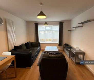 2 bedroom flat to rent - Photo 2