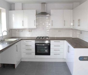 3 bedroom end of terrace house to rent - Photo 6