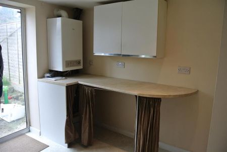 2 bedroom semi-detached house to rent - Photo 4