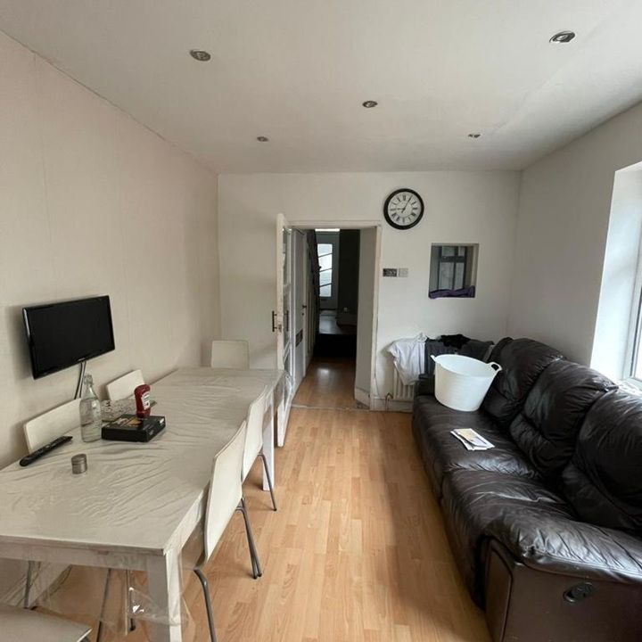 Room in a Shared House, Barking Road, E13 - Photo 1