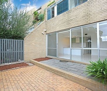 Modern Inner-City Living with Style and Convenience! - Photo 2