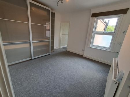 2 bed terraced house to rent in Greatham Road, Bushey, WD23 - Photo 4