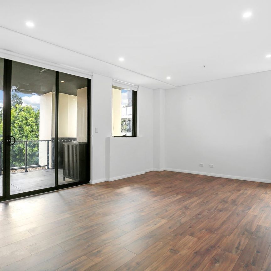 Spacious, Bright & Oversized - Photo 1