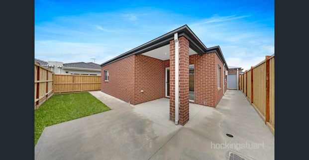 BRAND NEW LUXURIOUS FAMILY HOME - Photo 1