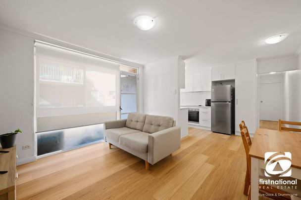 CONVENIENTLY LOCATED 2 BEDROOM UNIT + GARAGE - Photo 1