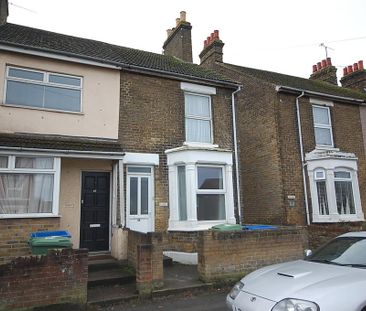 3 bedroom end of terrace house to rent - Photo 2