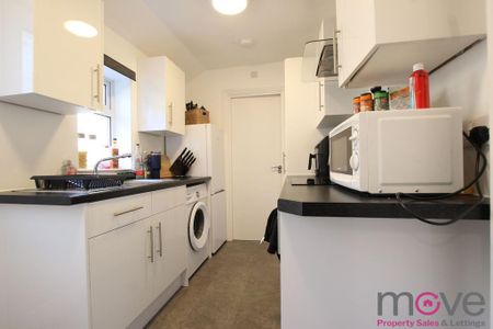 3 bedroom semi-detached house to rent - Photo 4