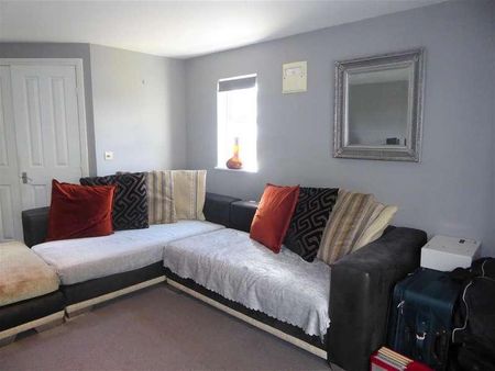 Perkin Close, Hounslow, TW3 - Photo 2