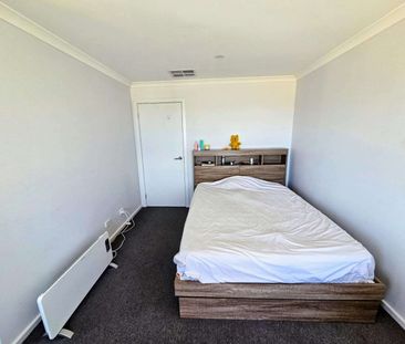 Wyndham Vale - Photo 2