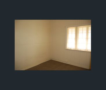 Great value, charming two bedroom flat - Photo 6