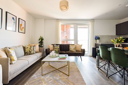 3 Bed Flat, Green Street, E13 - Photo 2