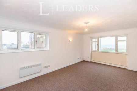 3 bedroom flat to rent - Photo 3