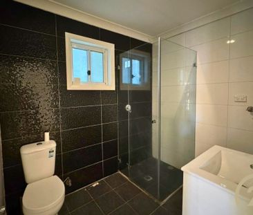 Spacious 2 Bedroom Granny Flat, Water Inc! - Photo 5
