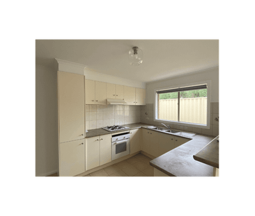 Large Three Bedroom, Quiet Location! - Photo 6