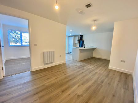 Peterborough - Photo 2