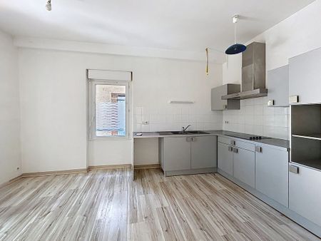 Location Maison 4 pièces 93m² GAILLAC 81600 - Photo 2