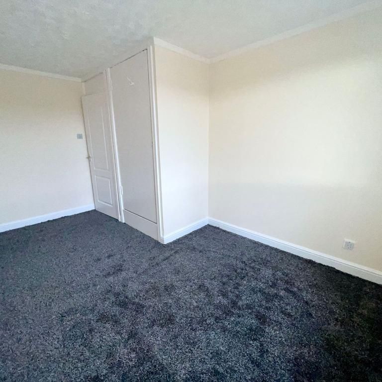 4 bedroom terraced house to rent - Photo 1