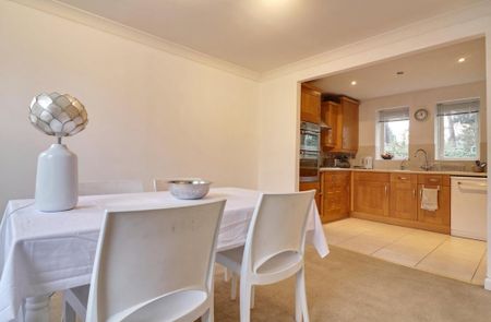 4 bedroom detached house to rent - Photo 5