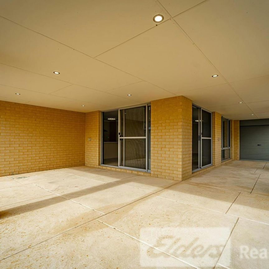 MODERN BEACH SIDE FAMILY HOME! - Photo 1