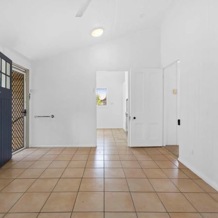 Freshly Renovated Character Home in Prime Dutton Park Location - Photo 4