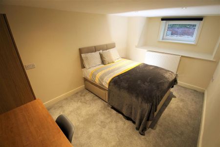 1 bedroom in a house share to rent - Photo 2