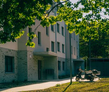 Lichtdurchflutete 2-Zimmer-Neubauwohnung mit Balkon - WBS erforderl... - Photo 1