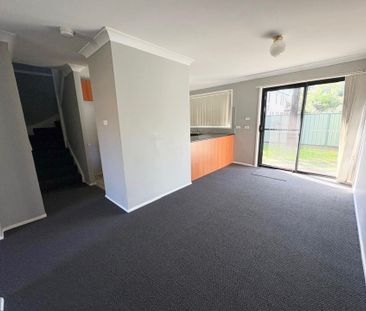 Street Facing Townhouse!! - Photo 3