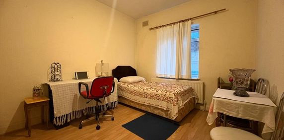 1 bedroom in a flat share to rent - Photo 2