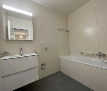 Appartement entièrement rénové de 3.5 pièces au 5ème étage, avec ba... - Photo 6