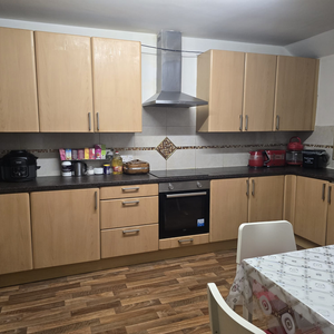 1 bedroom in a house share to rent - Photo 2