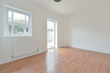 3 bedroom mews to rent - Photo 5