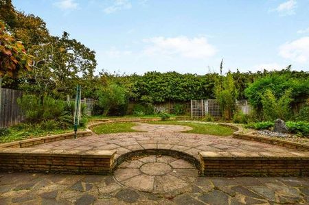 Godley Road, Byfleet, West Byfleet, Surrey, KT14 - Photo 3
