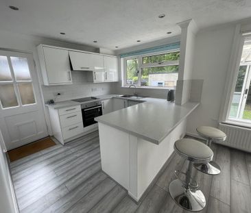 2 bedroom semi-detached bungalow to rent - Photo 4