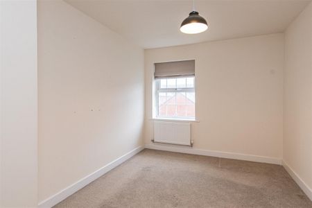 4 bed House - Detached To Let - Photo 4