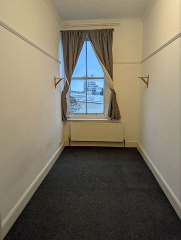 1 Bed Flat, Cromwell Road, BN3 - Photo 3