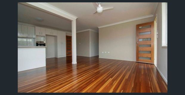 Spacious 3-Bedroom Family Home in Bundaberg North, Big Yard, Great Location! - Photo 1