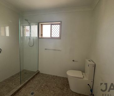 Lovely 3-Bedroom Townhouse with Great Amenities - Photo 6