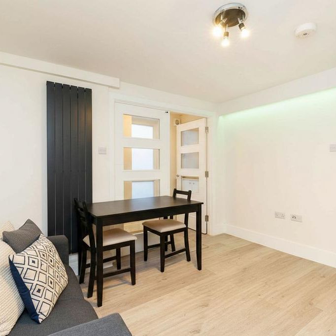 Studio to rent - Photo 1