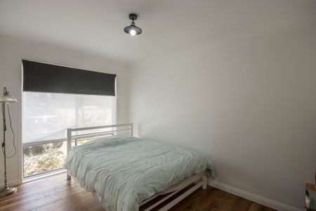 BEAUTIFUL MODERN 3 BEDROOM TOWNHOUSE - Photo 3